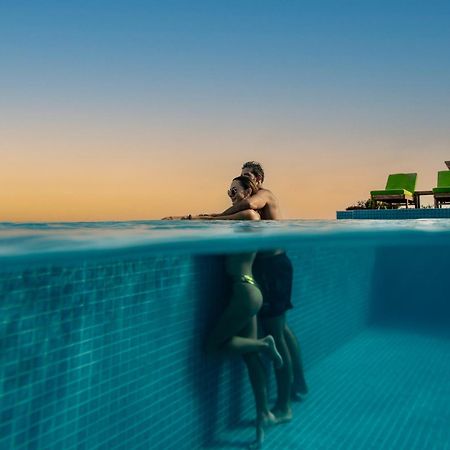 Triton Prestige Seaview And Spa Maafushi Esterno foto
