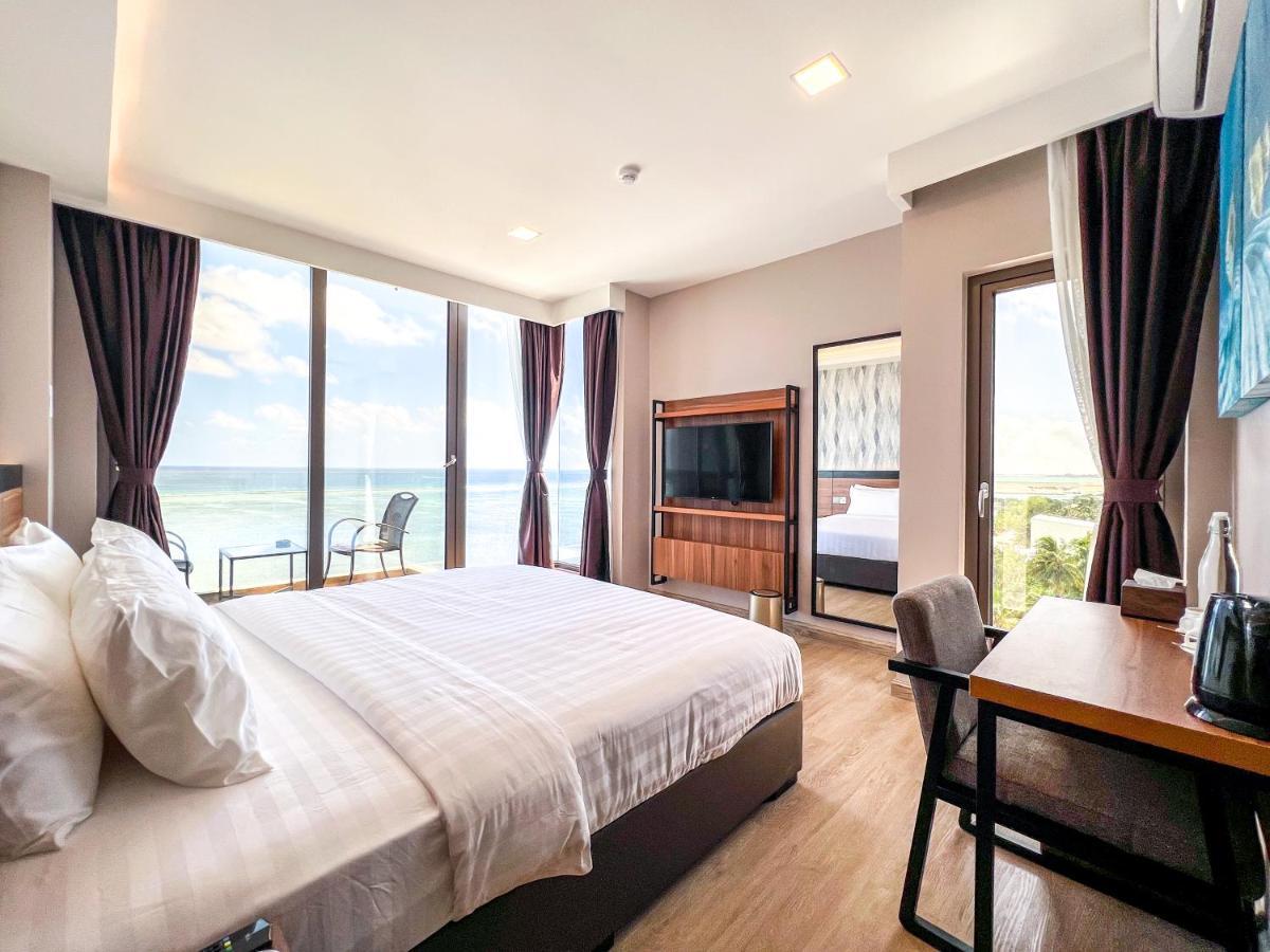 Triton Prestige Seaview And Spa Maafushi Esterno foto