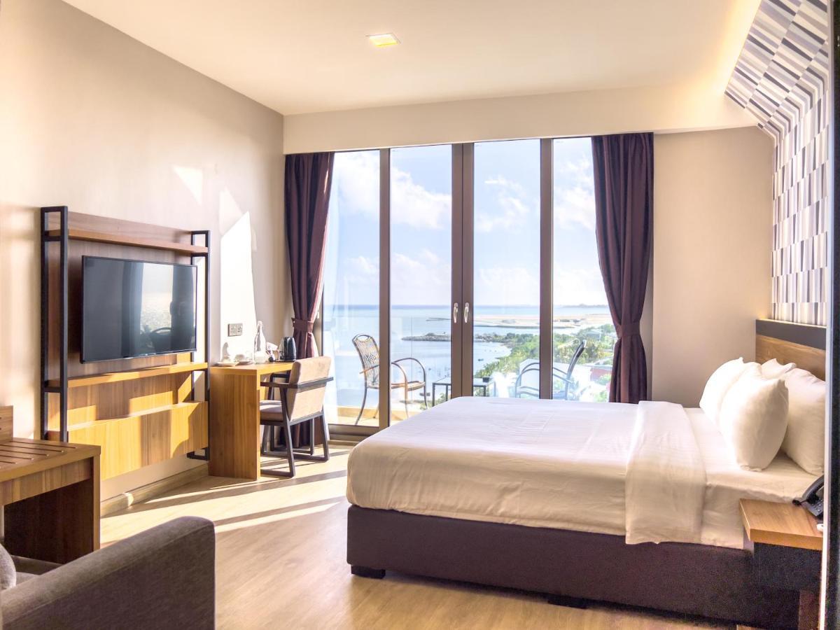 Triton Prestige Seaview And Spa Maafushi Esterno foto