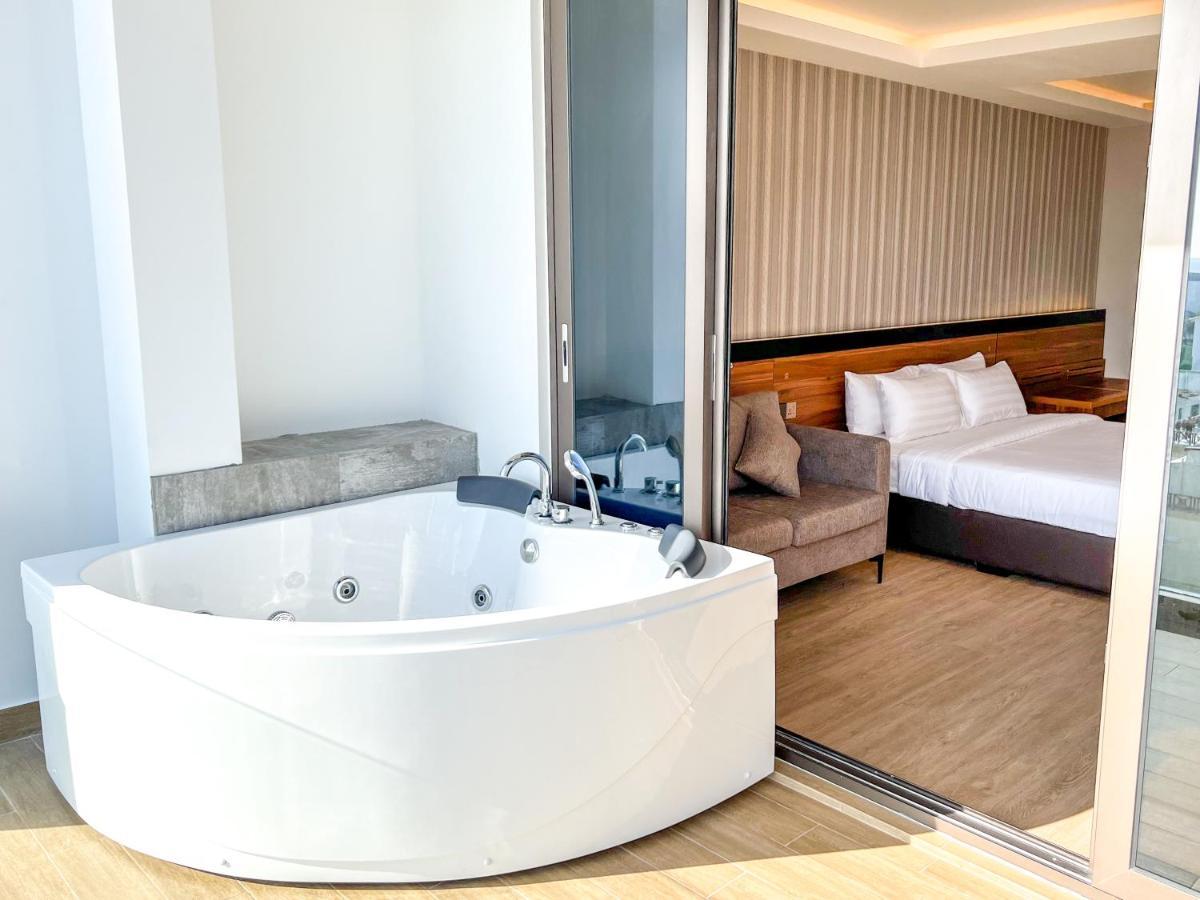 Triton Prestige Seaview And Spa Maafushi Esterno foto