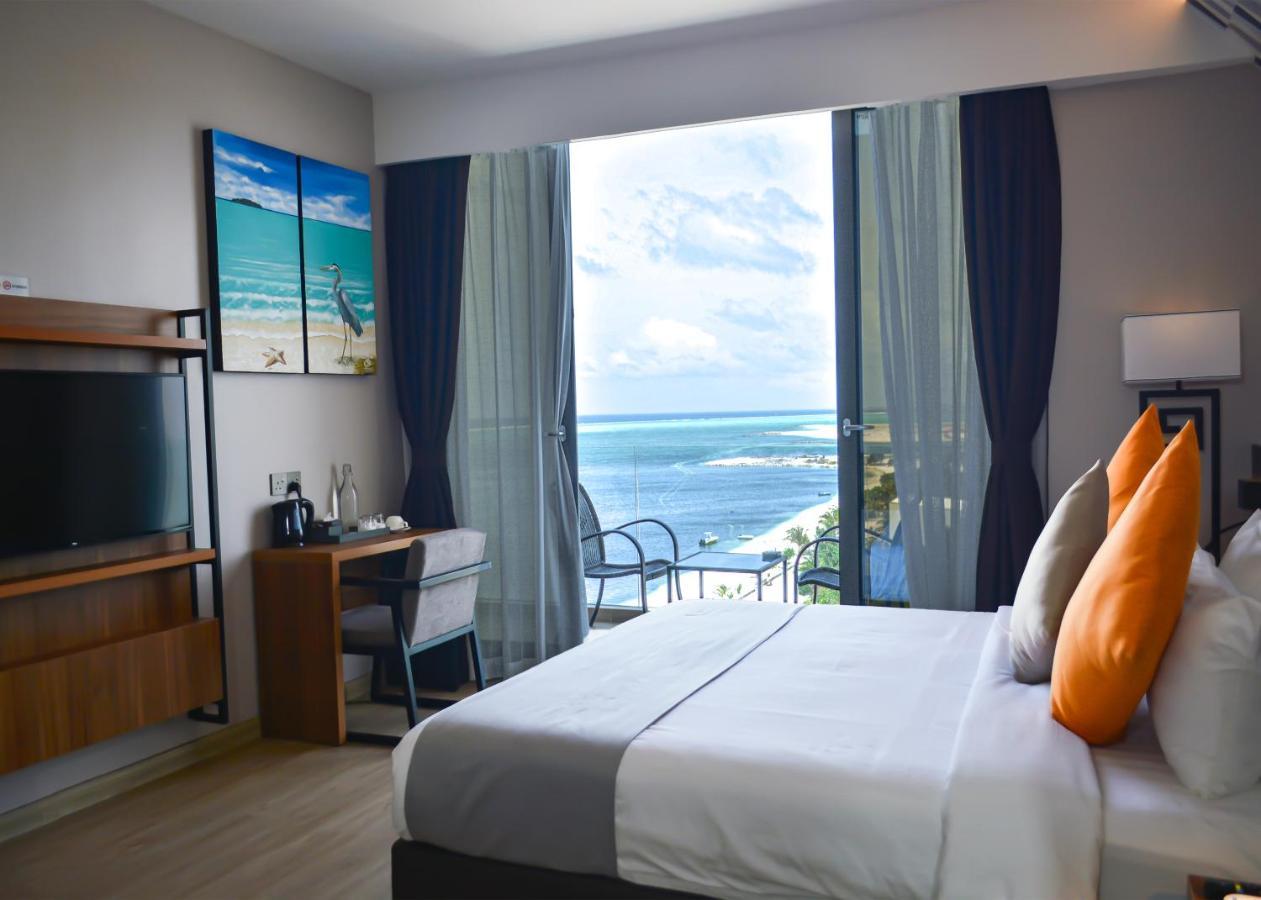 Triton Prestige Seaview And Spa Maafushi Esterno foto