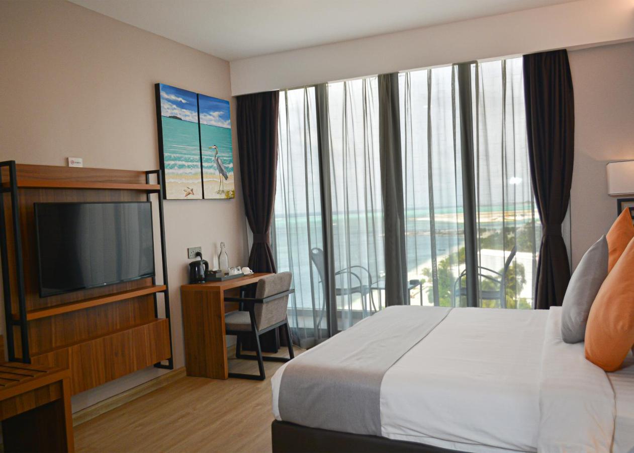 Triton Prestige Seaview And Spa Maafushi Esterno foto
