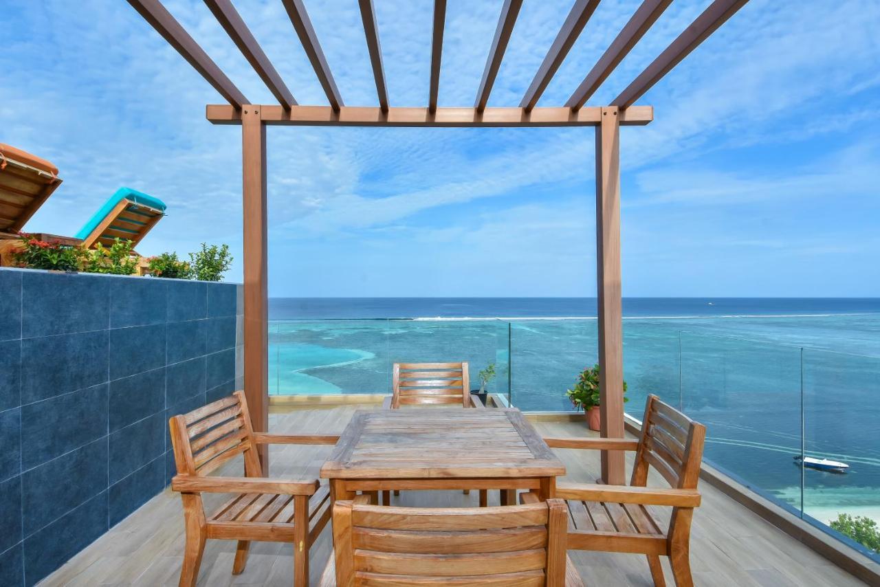 Triton Prestige Seaview And Spa Maafushi Esterno foto