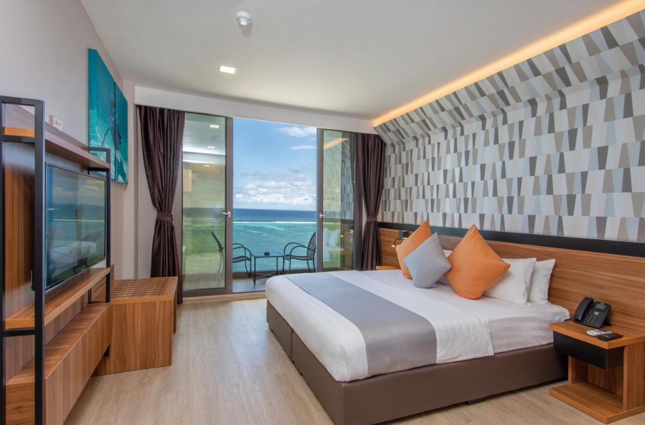 Triton Prestige Seaview And Spa Maafushi Esterno foto