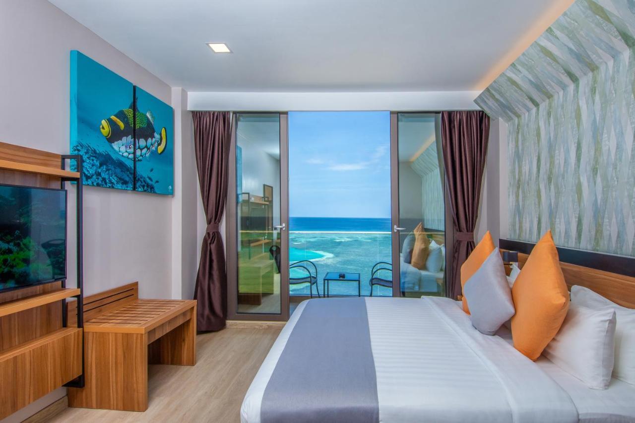 Triton Prestige Seaview And Spa Maafushi Esterno foto