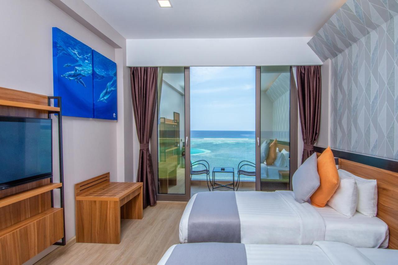 Triton Prestige Seaview And Spa Maafushi Esterno foto