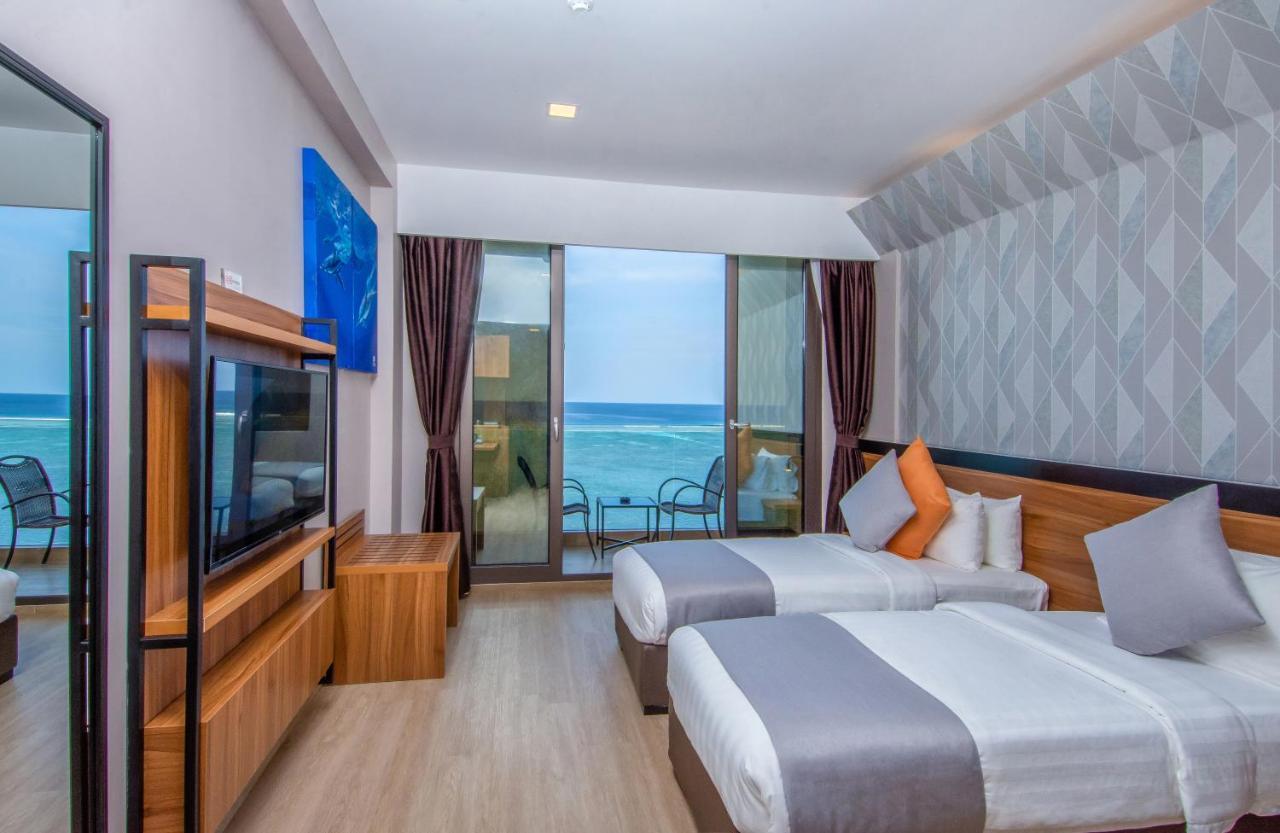 Triton Prestige Seaview And Spa Maafushi Esterno foto